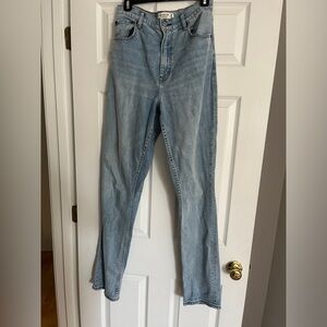 Abercrombie the 90’s Slim Straight Ultra High Rise Light Wash Jean